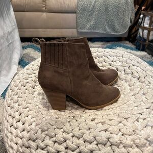 Heeled boots